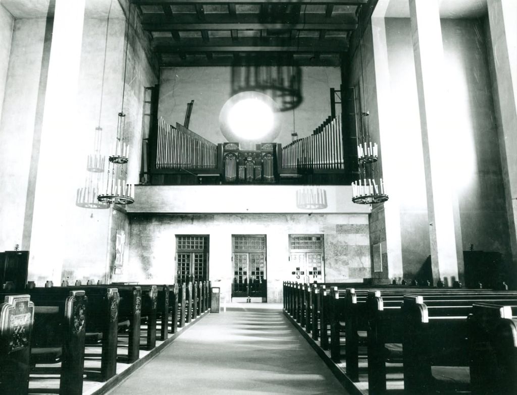 Bazilika sv. Antuna Padovanskog. Interijer 1977. godine (Foto Nino Vranić)